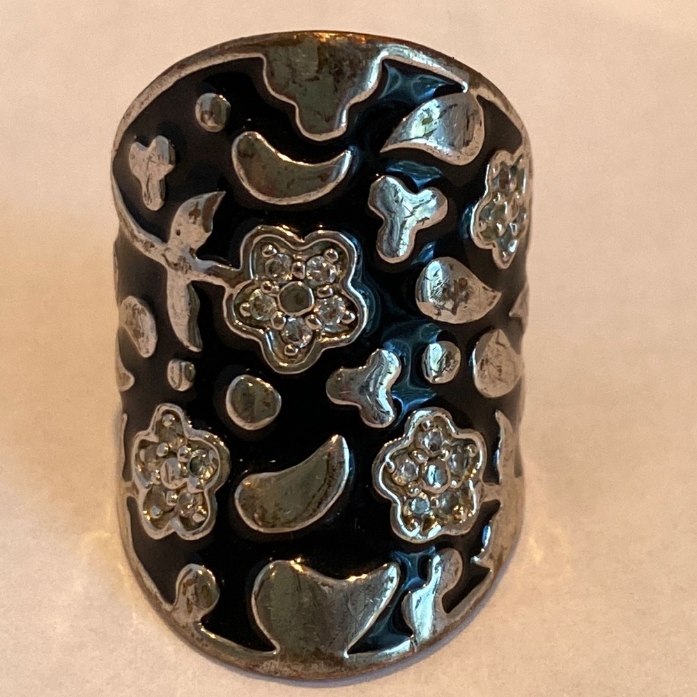 Black and silver rose ring. Fashion jewelry ~Size 5.5 or 6